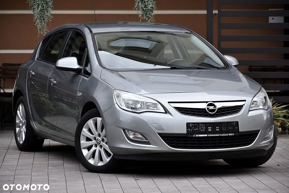 Opel Astra 1.6 Turbo Color Edition - 1