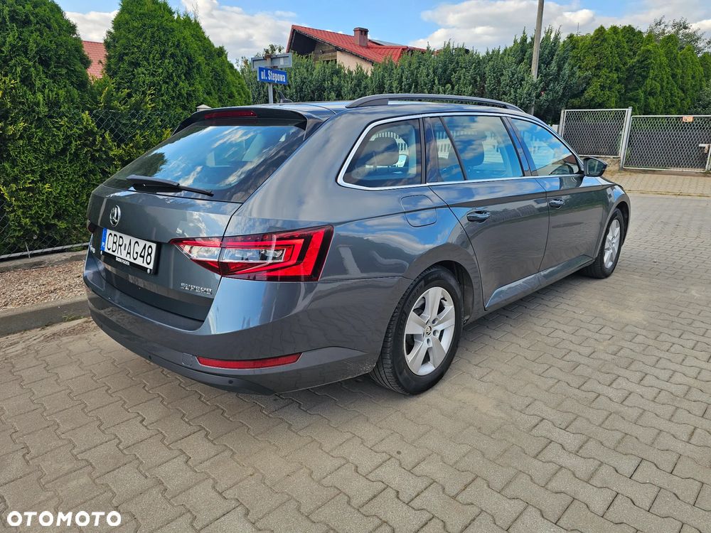 Skoda Superb 2.0 TDI Premium Edition - 23