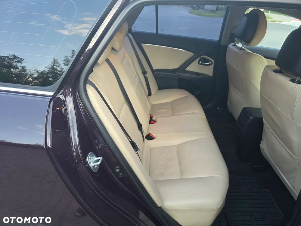 Toyota Avensis 1.8 Executive - 21