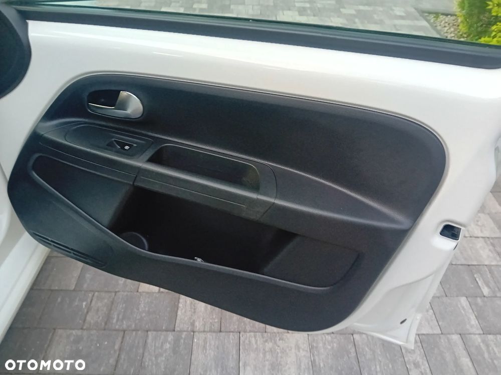 Volkswagen up! 1.0 move CityLine - 26