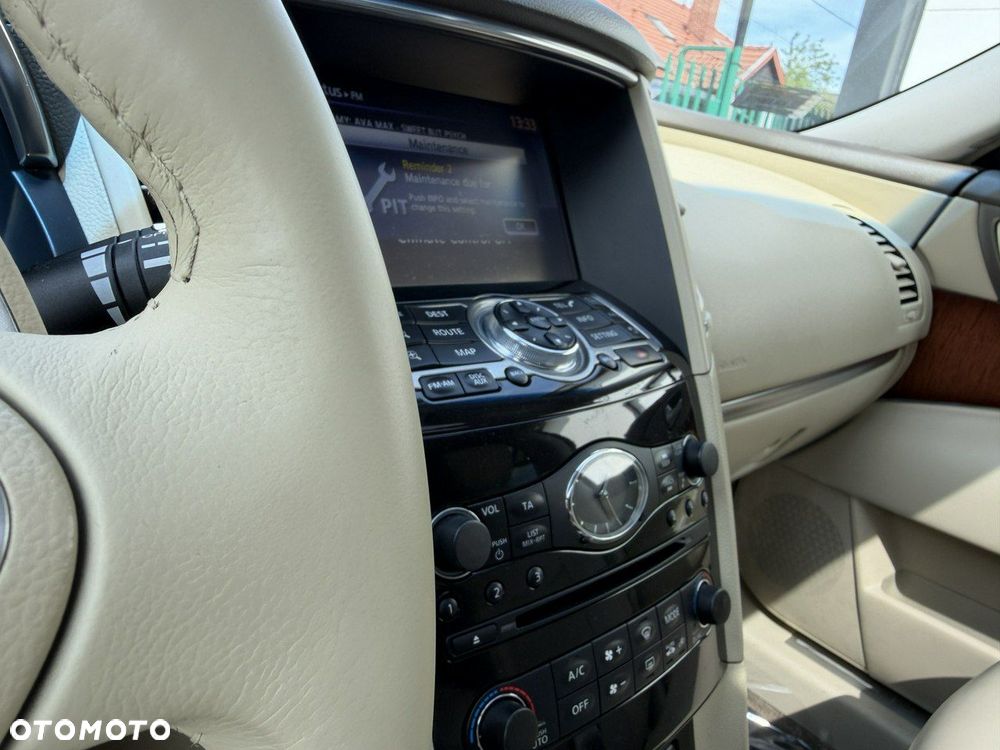 Infiniti QX70 - 18