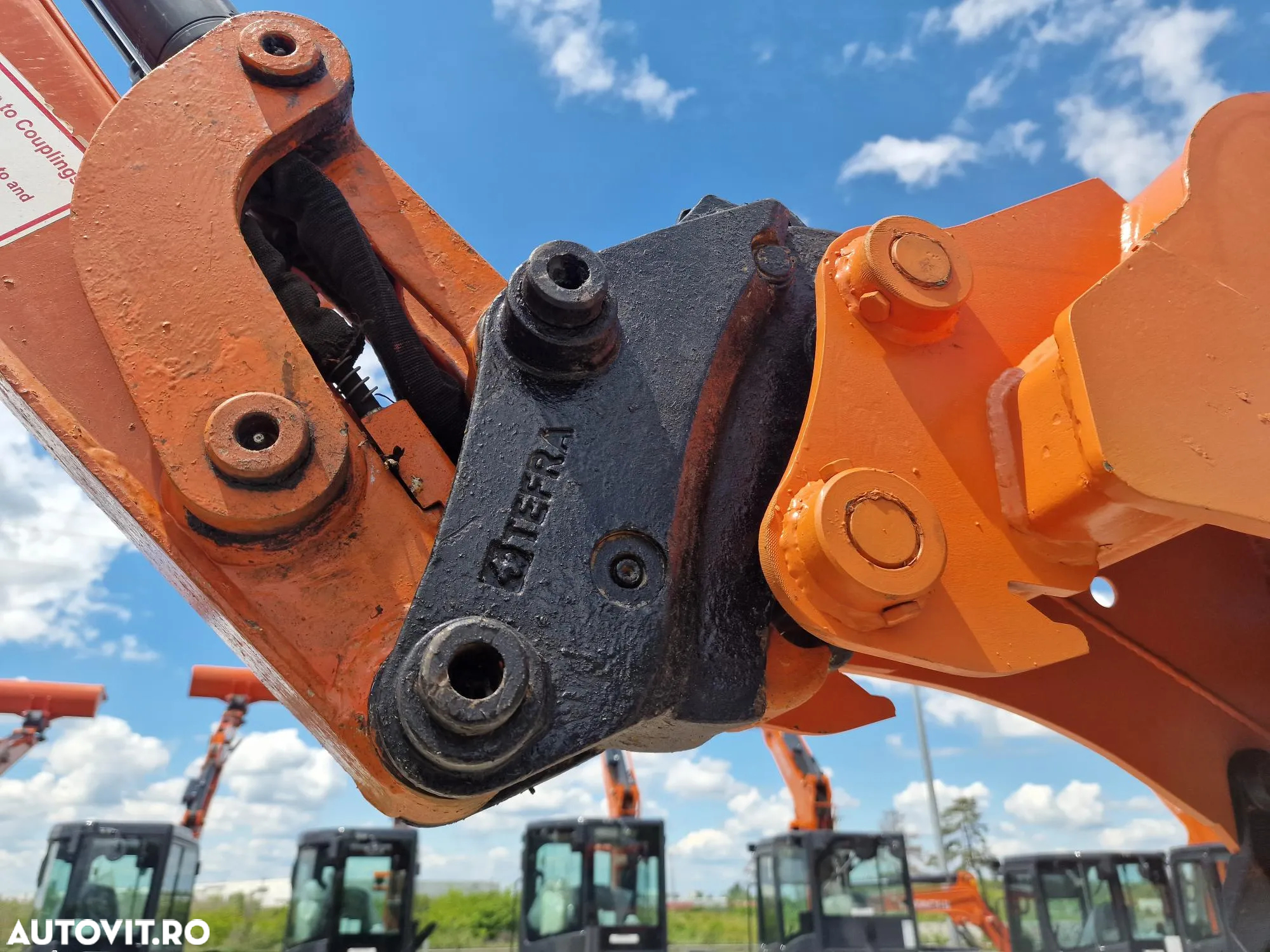 Hitachi ZX33, 3,7 tone, 2023/05, 1.163h, CUPLA RAPIDA+3 CUPE NOI, Senile 80% bune, Instalatia de picon pe brate, Sistem antifurt, Aer conditioinat, adanc sapare 4mc, ridica tevi de 2,5tone, STARE FOARTE BUNA< CA NOU, posibilitate leasing 4 ani-36900 EUR+Tva - 29