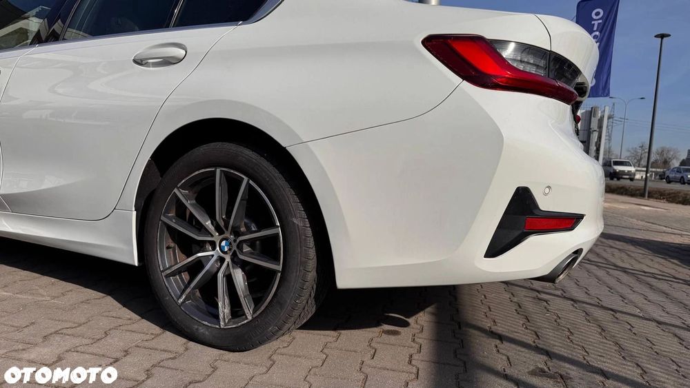 BMW Seria 3 330i Sport Line - 10