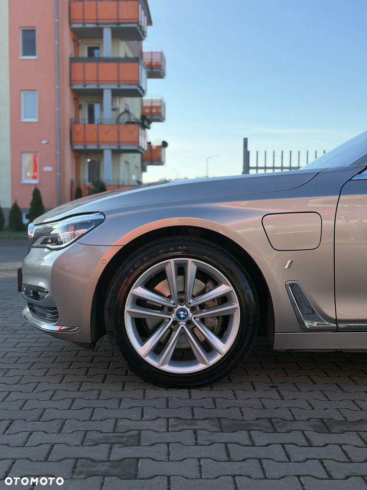 BMW Seria 7 740Li Edition Exclusive - 9