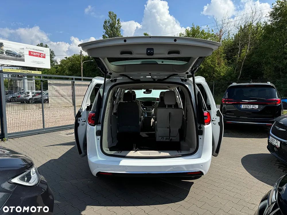 Chrysler Pacifica - 17