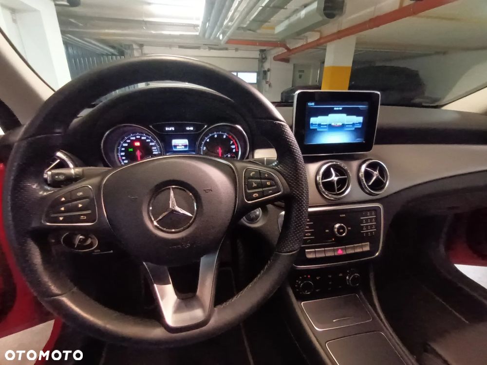 Mercedes-Benz CLA 200 7G-DCT Urban - 26