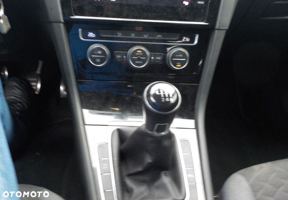 Volkswagen Golf - 27