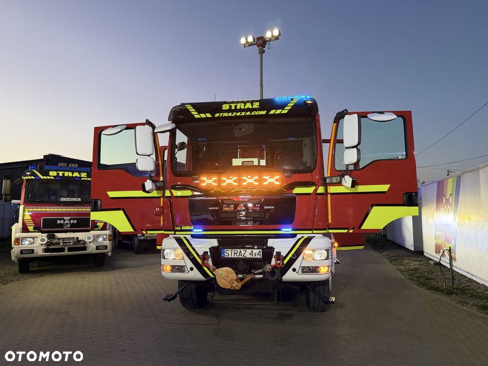 MAN TGM 18.340 4x4 Straż pożarna pojazd pożarniczy wóz strażacki MAN TGM 18.340 4x4 średni terenowy- uterenowiony 4x4 CNBOP 3000l wody wyciągarka mechaniczna reduktor blokady przedniego i tylnego mostu, maszt oświetleniowy - 34
