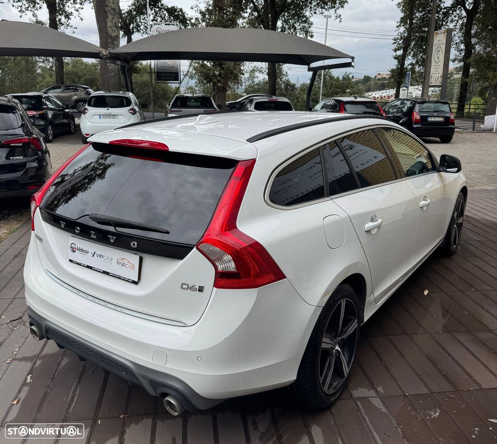 Volvo V60 2.4 D6 R-Design AWD Phev - 3