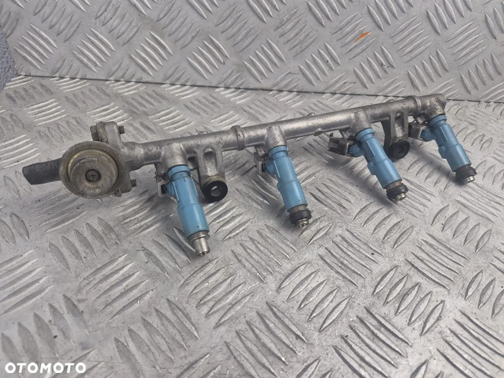 Listwa wtryskowa Toyota Yaris II 2325023020 - 2