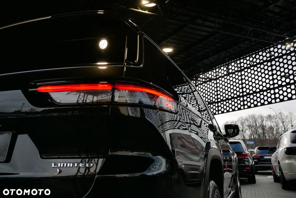 Jeep Grand Cherokee - 33