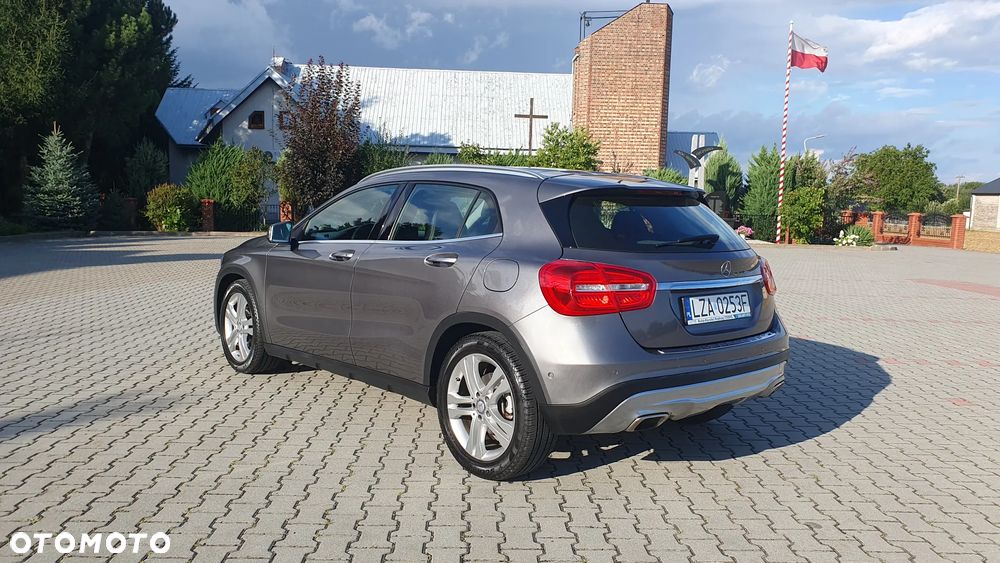 Mercedes-Benz GLA 180 UrbanStyle Edition - 3