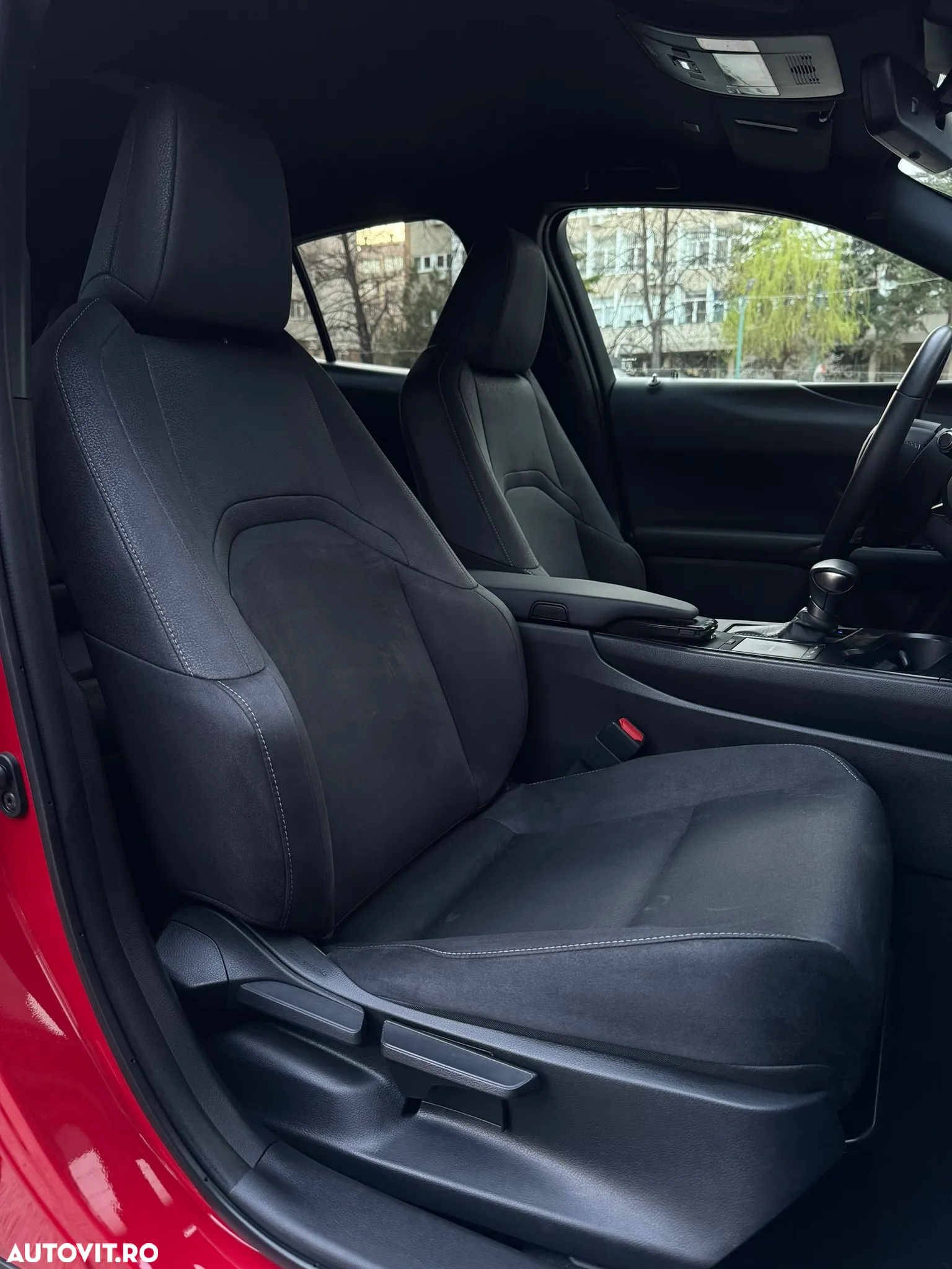 Lexus UX 250h 2.0L HEV 20H- (178 HP) 4X2 CVT Executive - 13