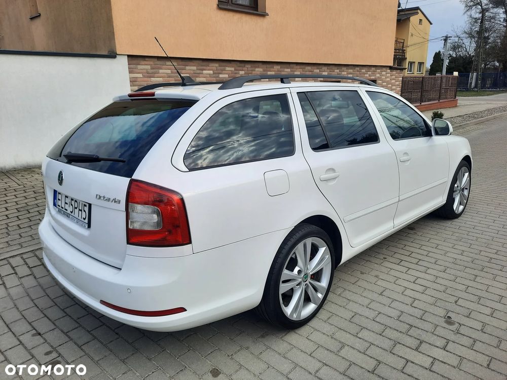Skoda Octavia 2.0 TDI CR DPF RS - 8