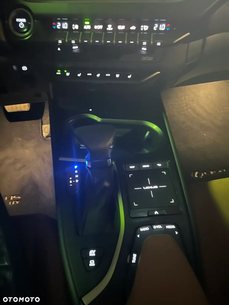 Lexus UX - 26