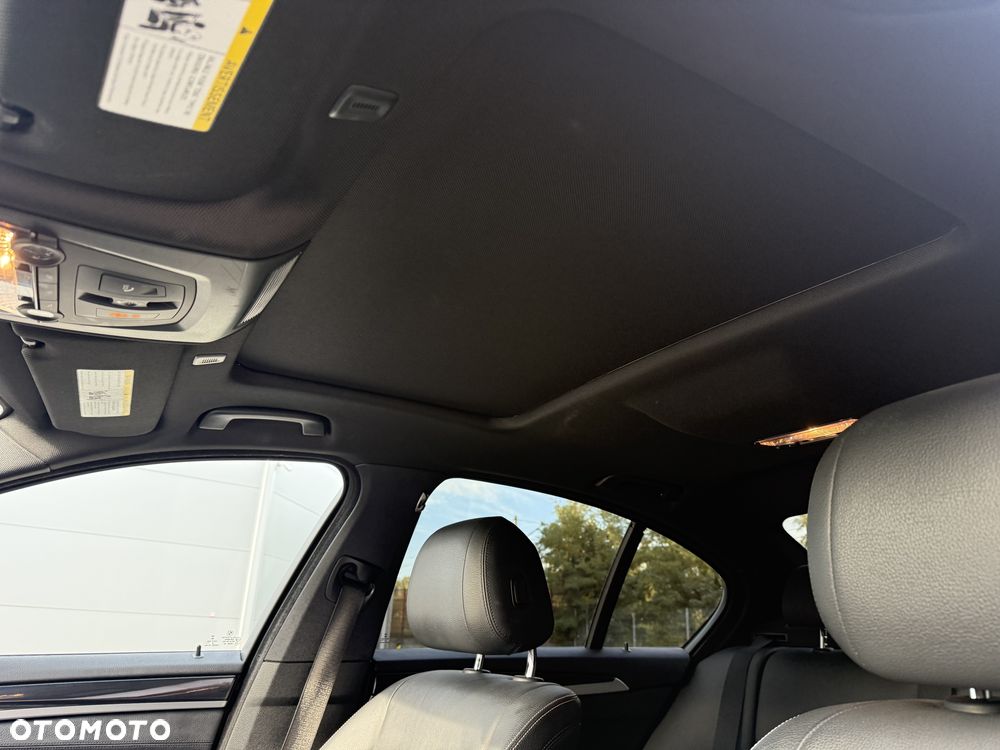 BMW Seria 5 528i xDrive Sport-Aut Modern Line - 13