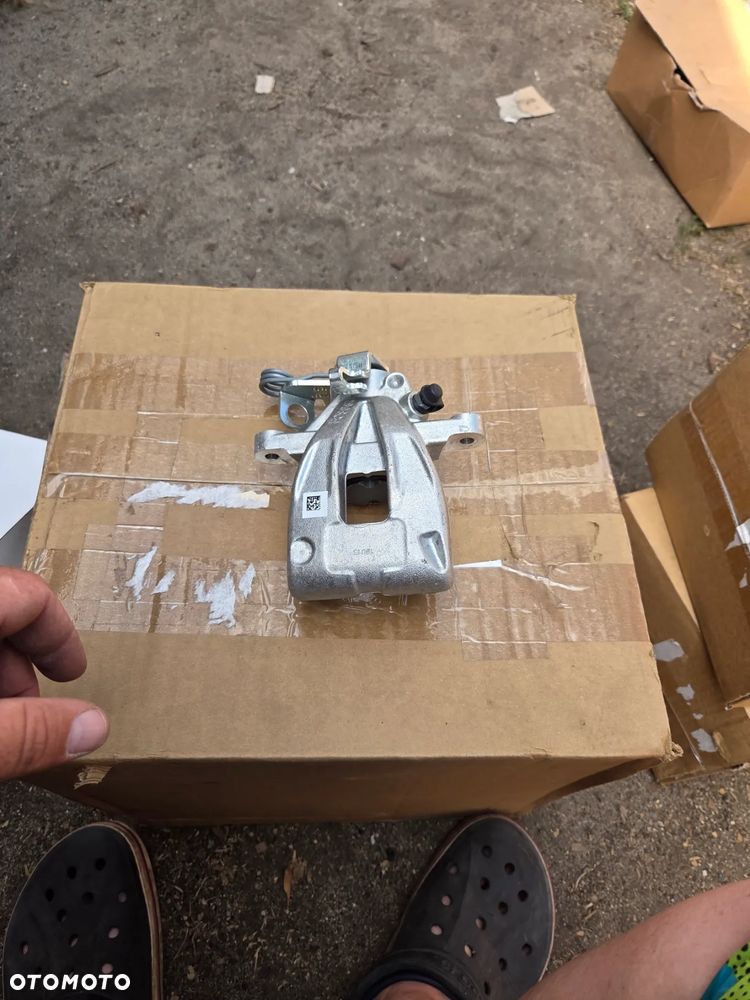 Zacisk hamulcowy prawy tył tylny Peugeot 207 4400T1 Bosch - 1