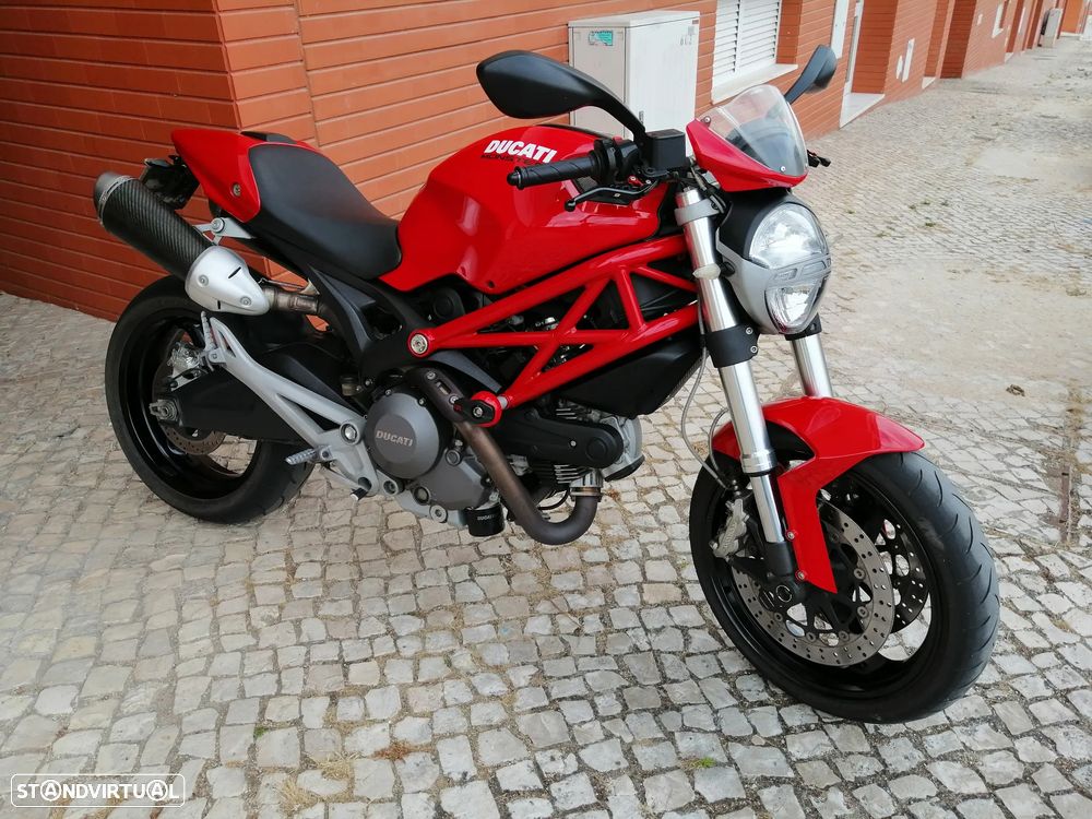 Ducati Monster 696+ - 1