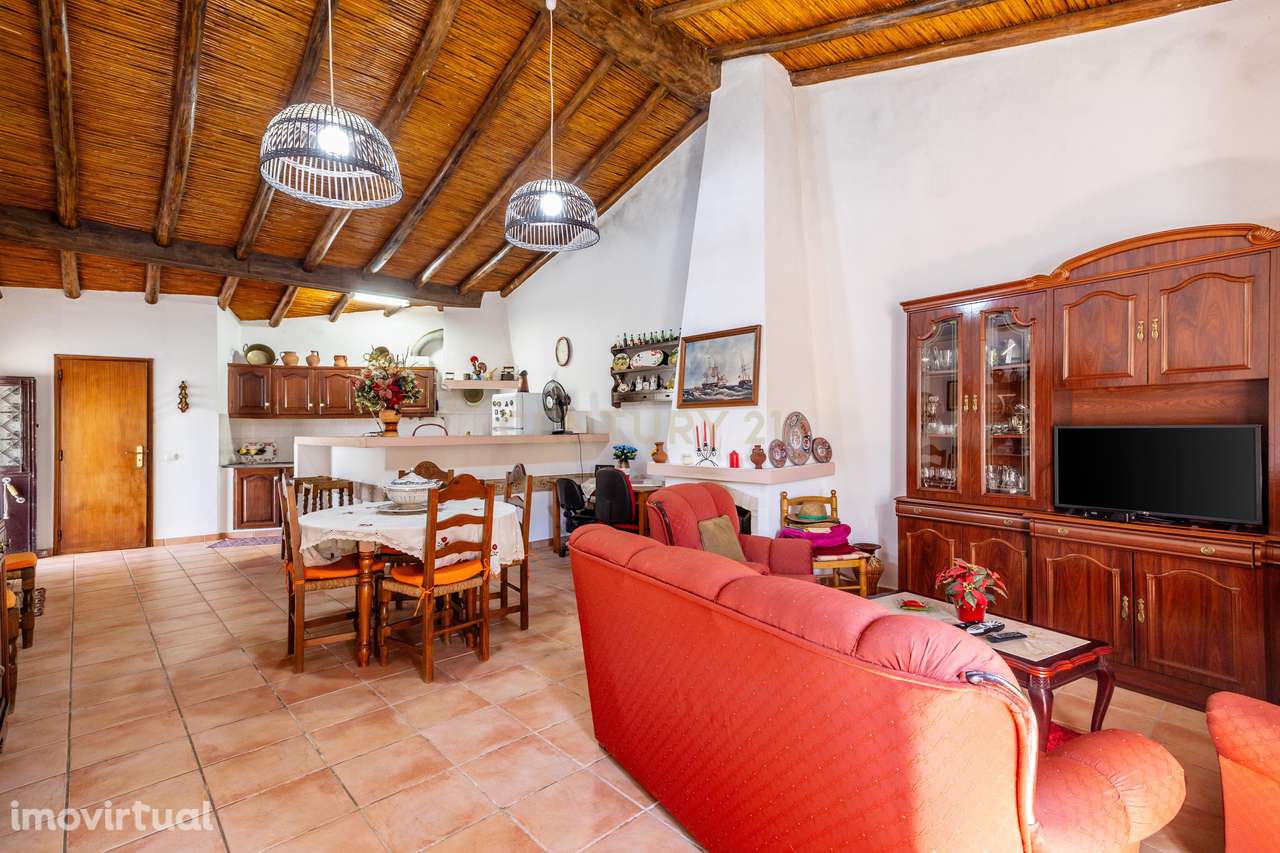 Encantadora Moradia com 7 Divisões  em Parragil Loulé com Vista Campes - Grande imagem: 3/43