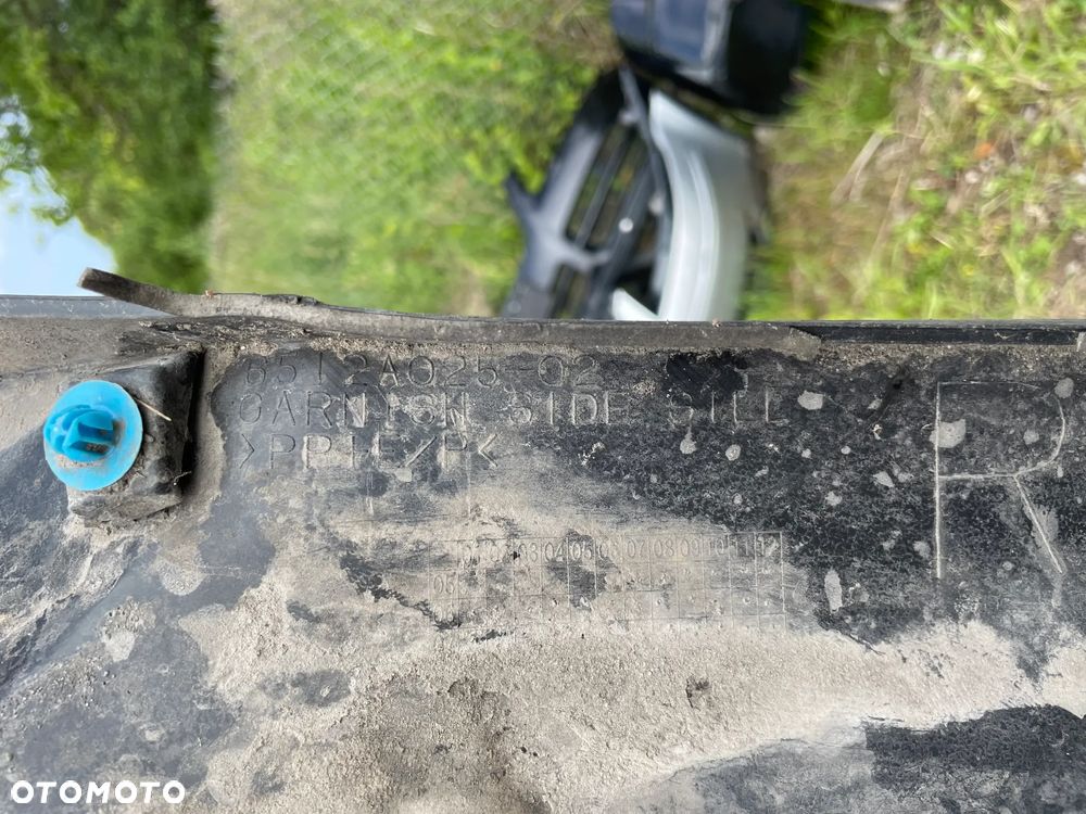 Listwa progowa prawa Mitsubishi Outlander II 06-10 - 2