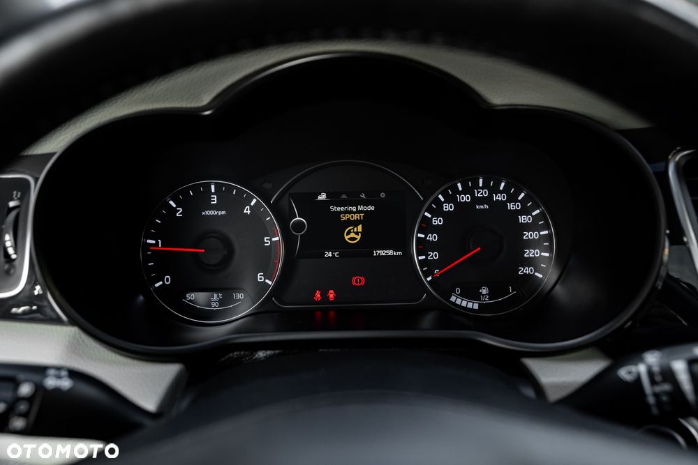 Kia Carens 1.7 CRDi L 7os - 30