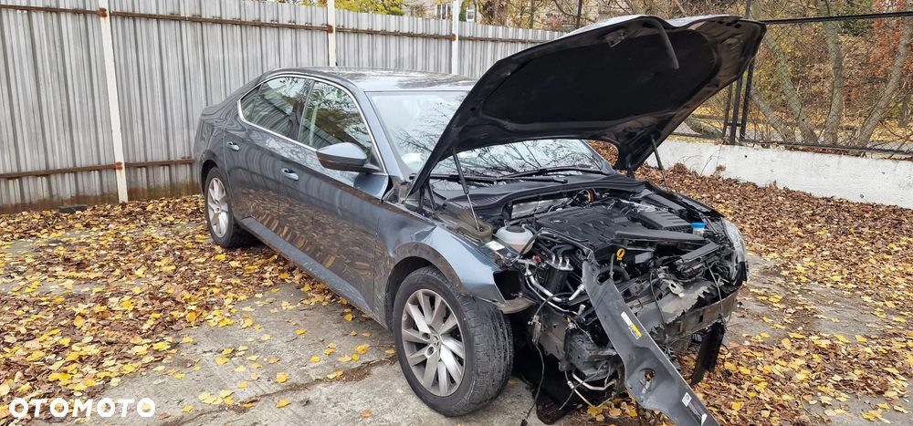 Skoda Superb 2.0 TDI SCR Style DSG - 2