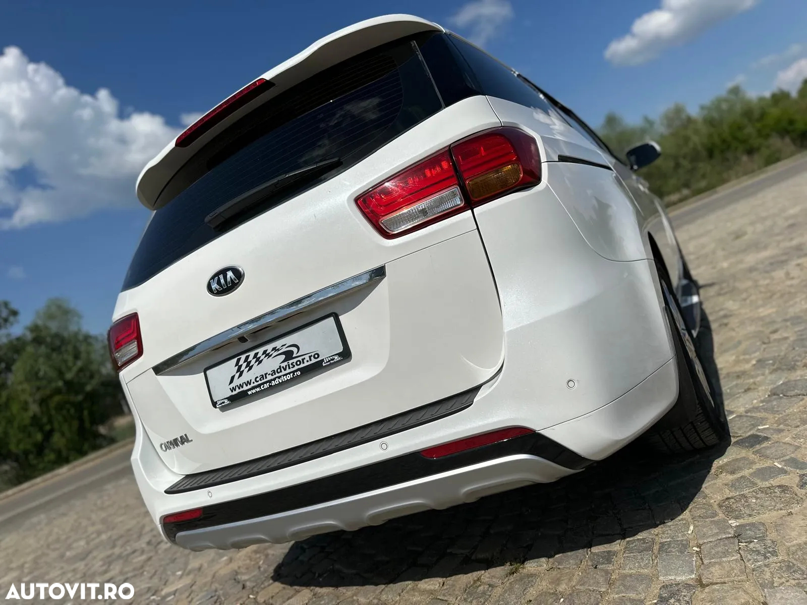 Kia Carnival - 11