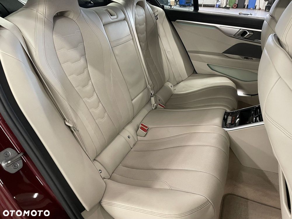 BMW Seria 8 - 25