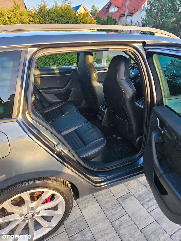 Skoda Octavia 2.0 TDI DSG RS - 6
