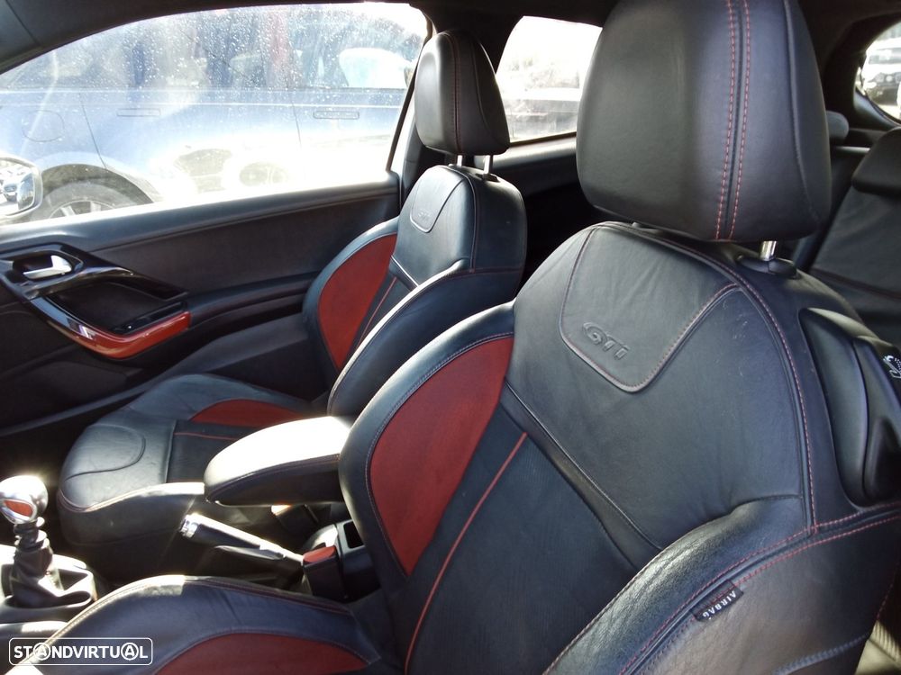 Peugeot 208 1.6 THP GTi - 13