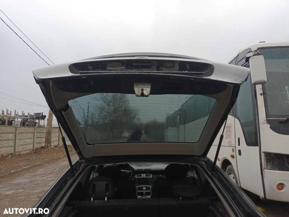 Dezmembrari  Mercedes-Benz C-CLASS (W203)  2000  > 2007 C 220 CDI (20 - 8