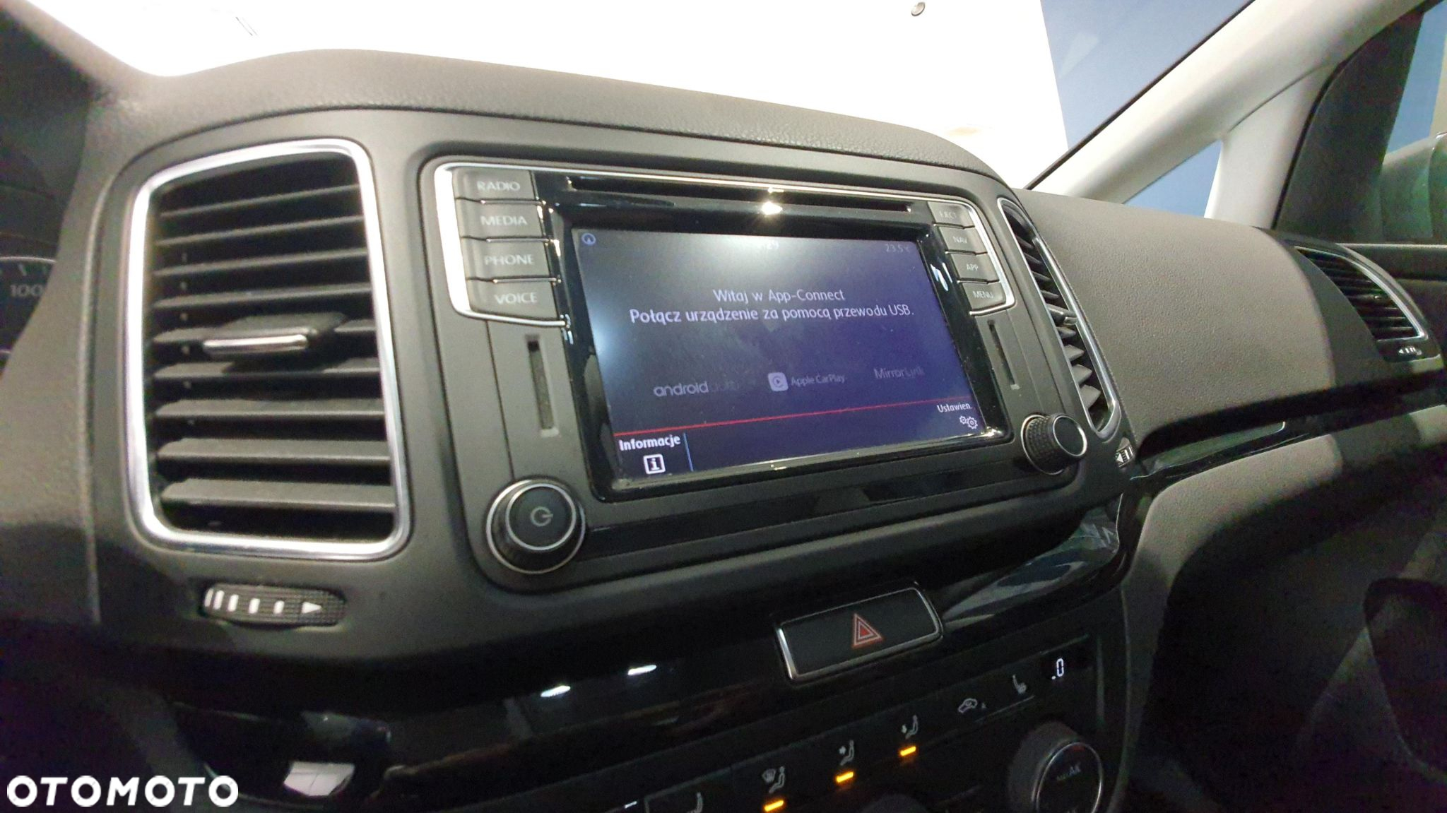 Volkswagen Sharan 2.0 TDI Highline DSG - 24
