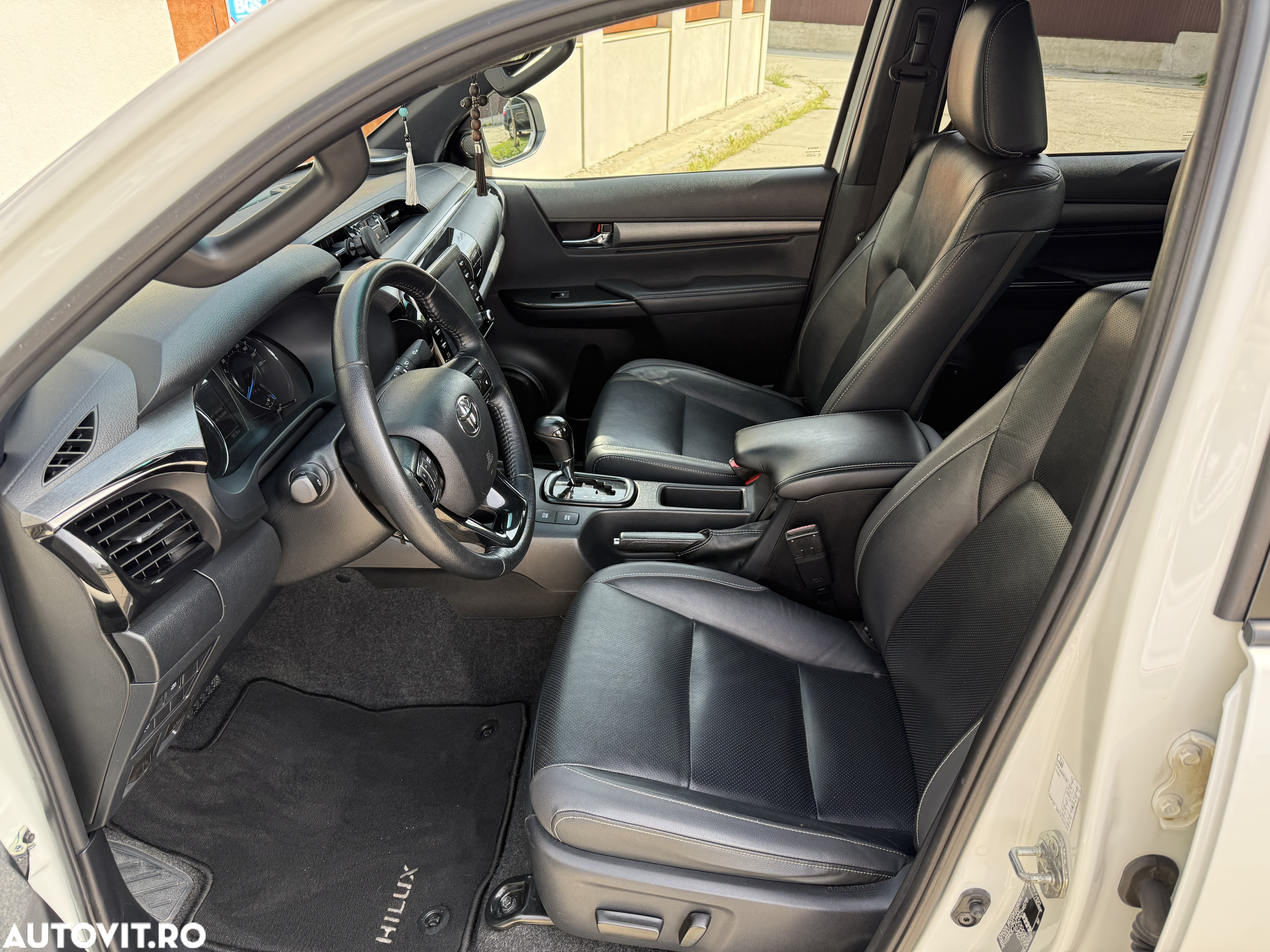 Toyota Hilux 2.8D 204CP 4x4 Double Cab AT Executive Color Edition - 9