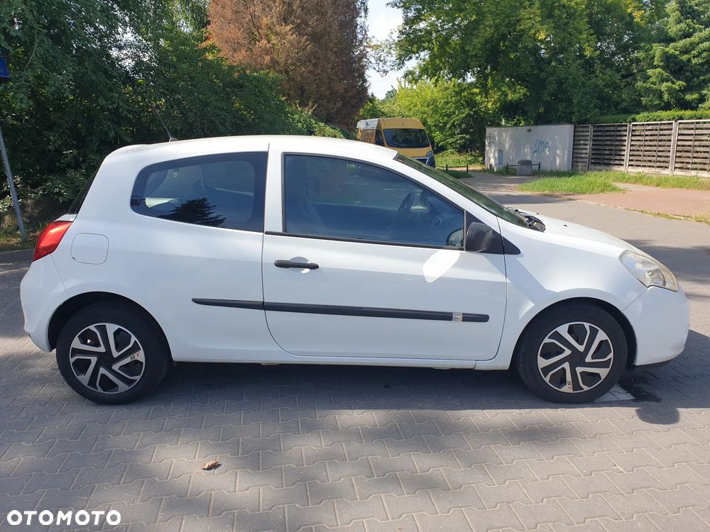 Renault Clio 1.5 dCi Alize - 9