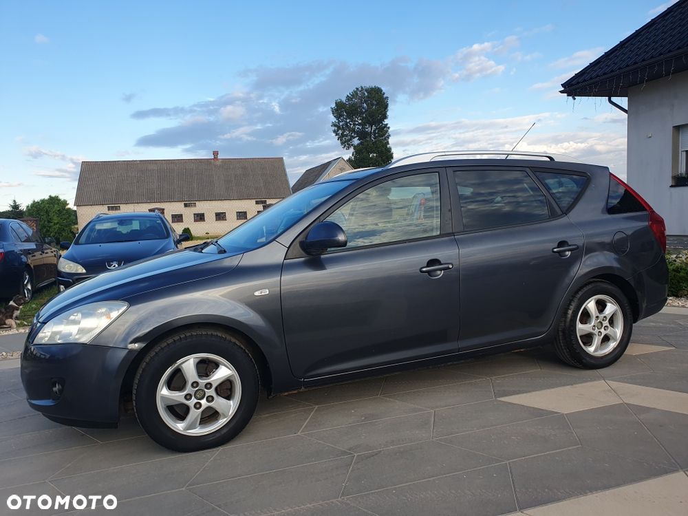 Kia Ceed - 8