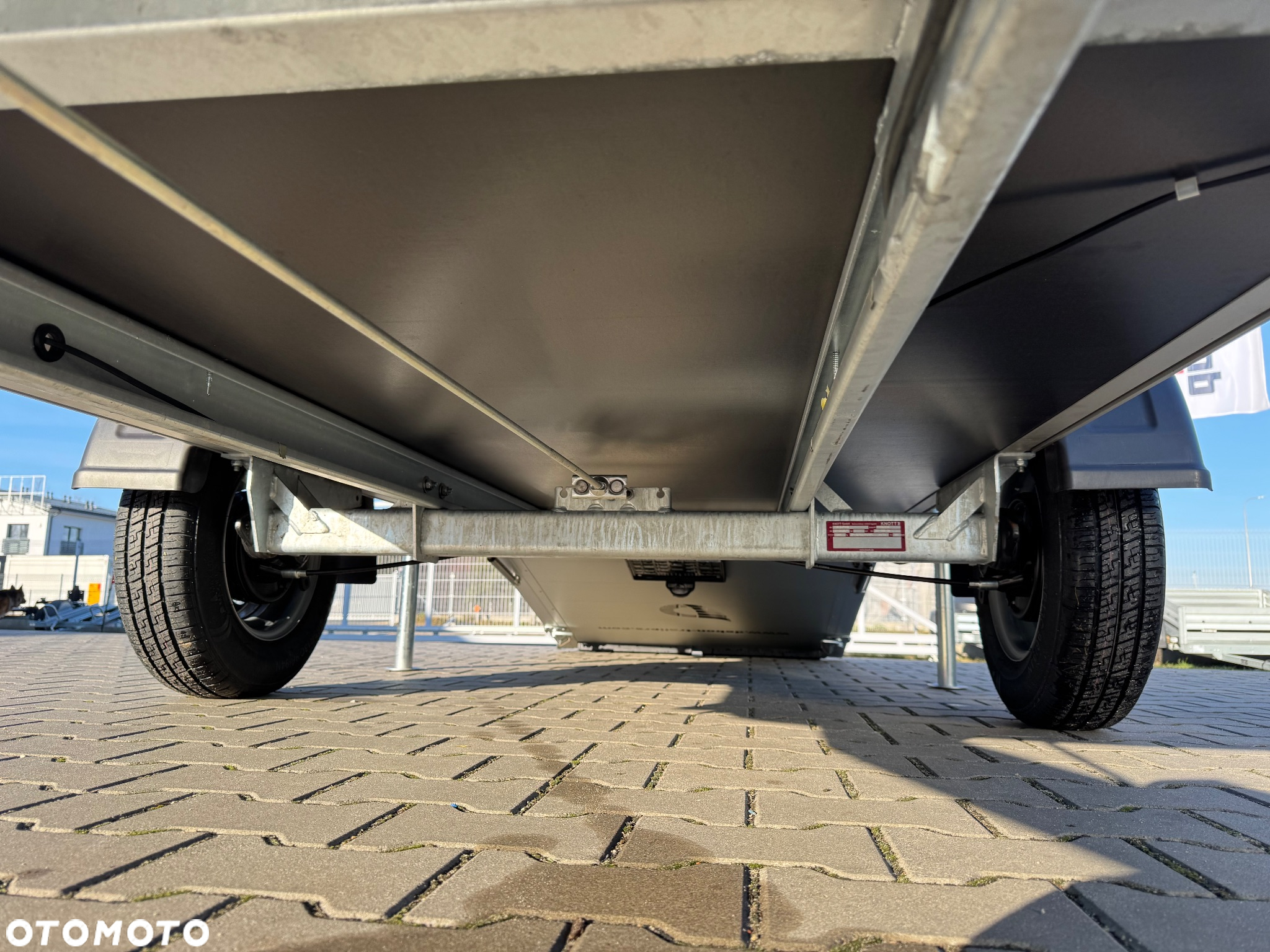 Debon C255 PPL | drzwi boczne / 255 x 125 cm / 1300kg DMC - 11