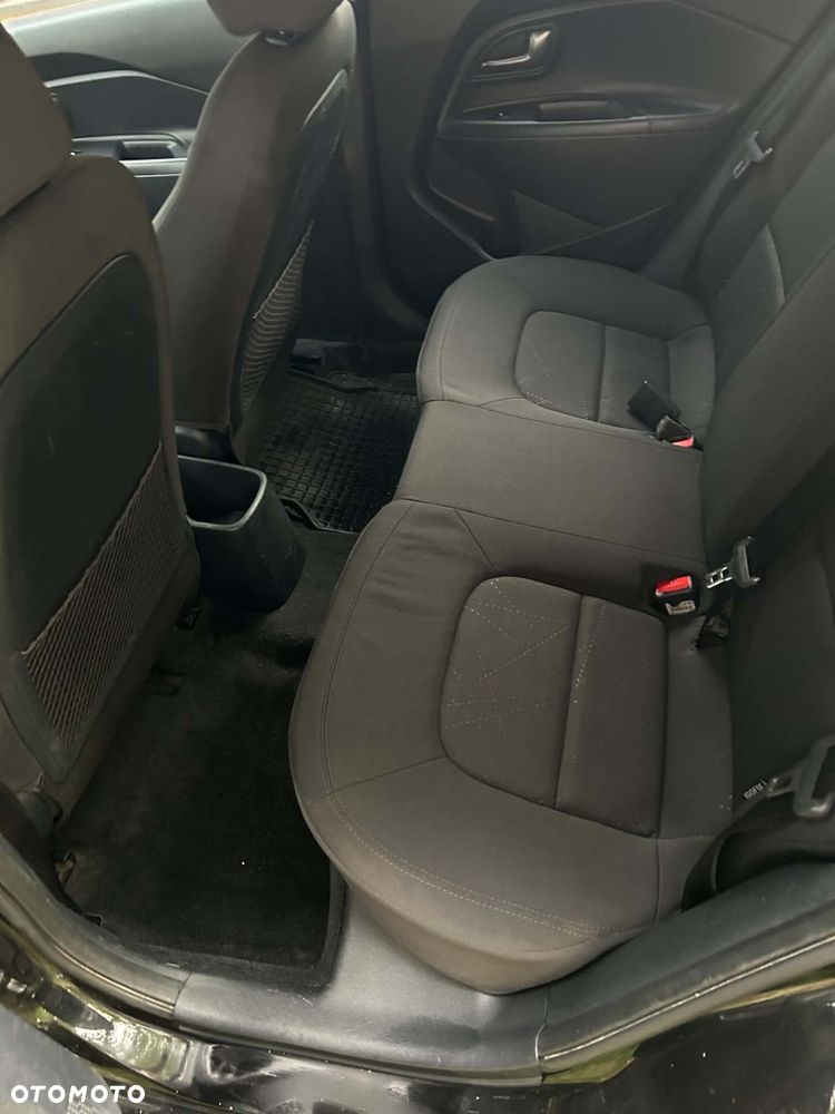 Kia Rio - 7