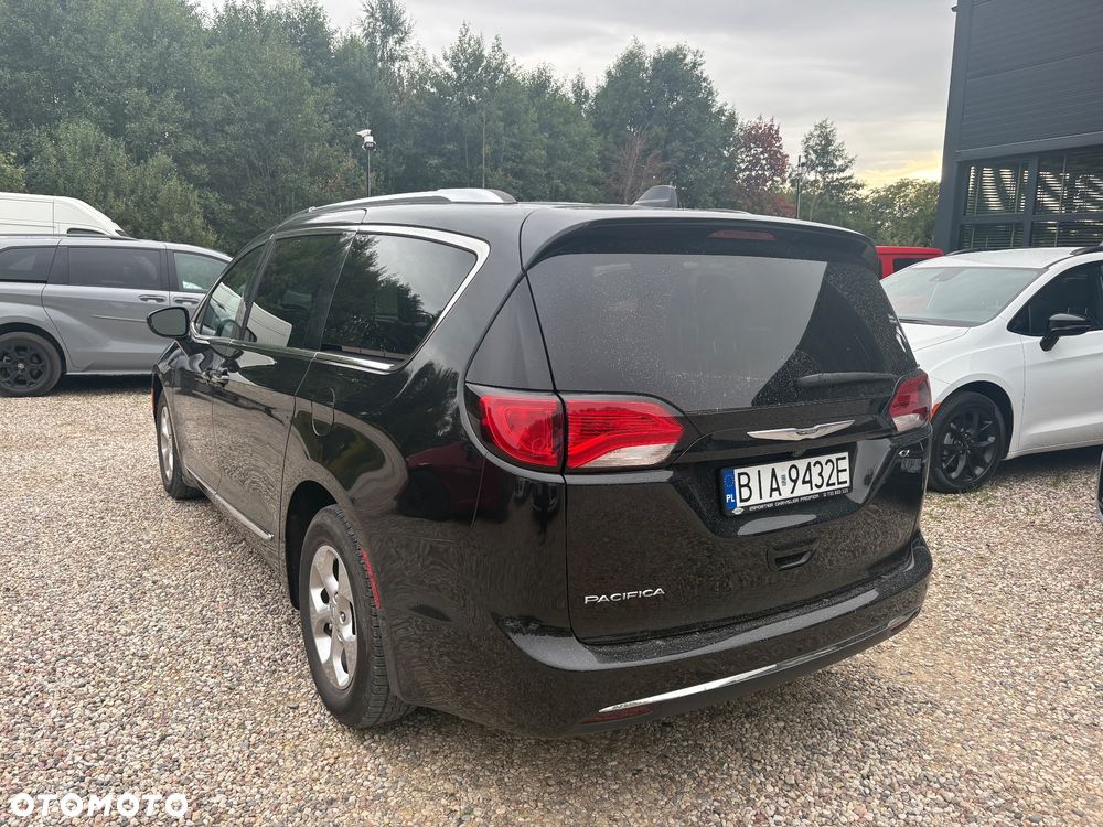 Chrysler Pacifica - 6