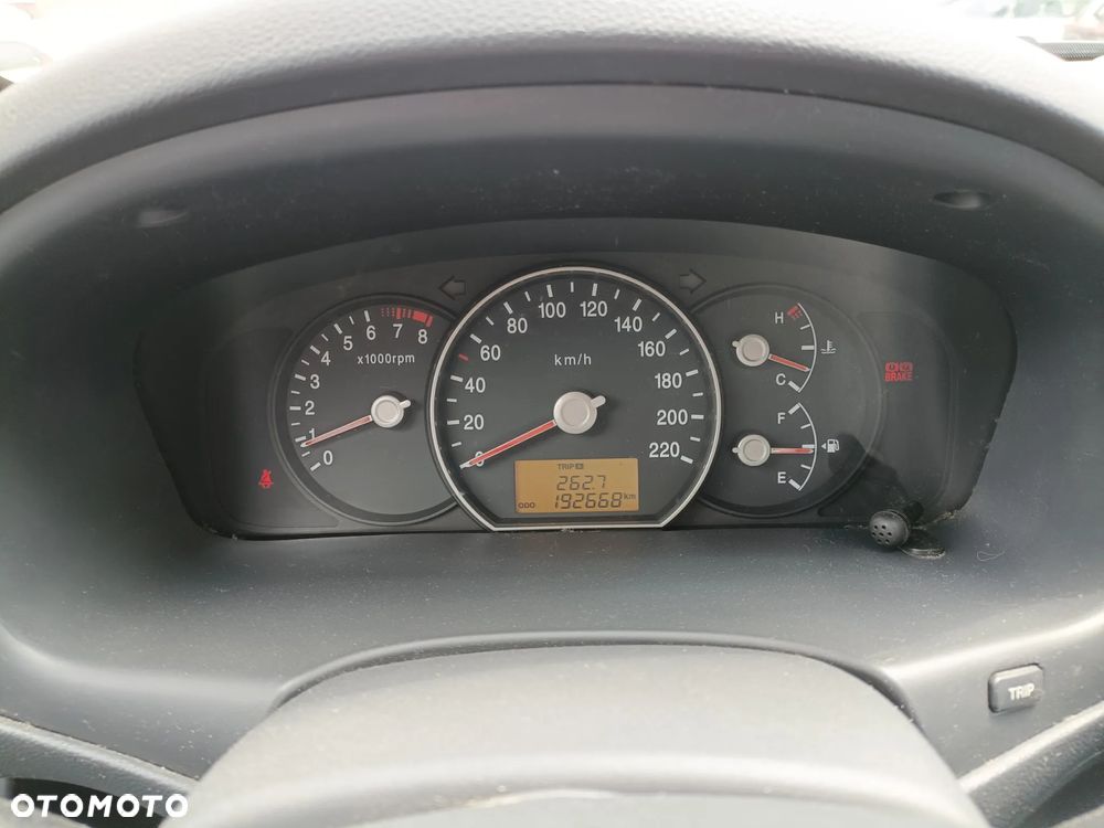 Kia Carens 2.0 EX - 12
