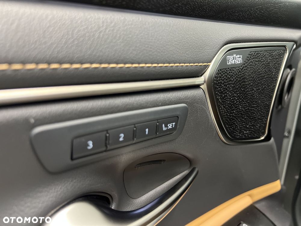 Lexus ES 300h Omotenashi - 23