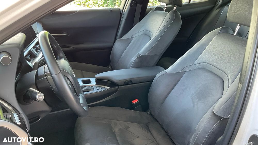 Lexus UX 250h Business Edition - 14