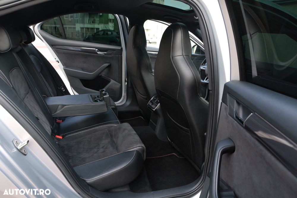 Skoda Superb 2.0 TDI DSG Sportline - 20