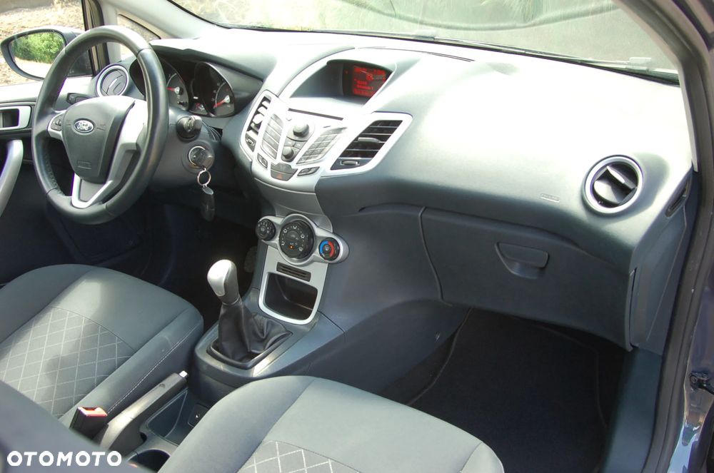 Ford Fiesta 1.25 Champions Edition - 28