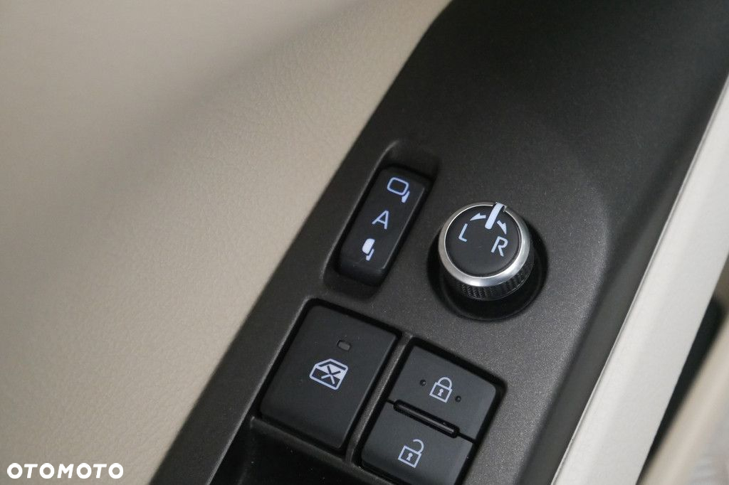 Toyota Camry - 29