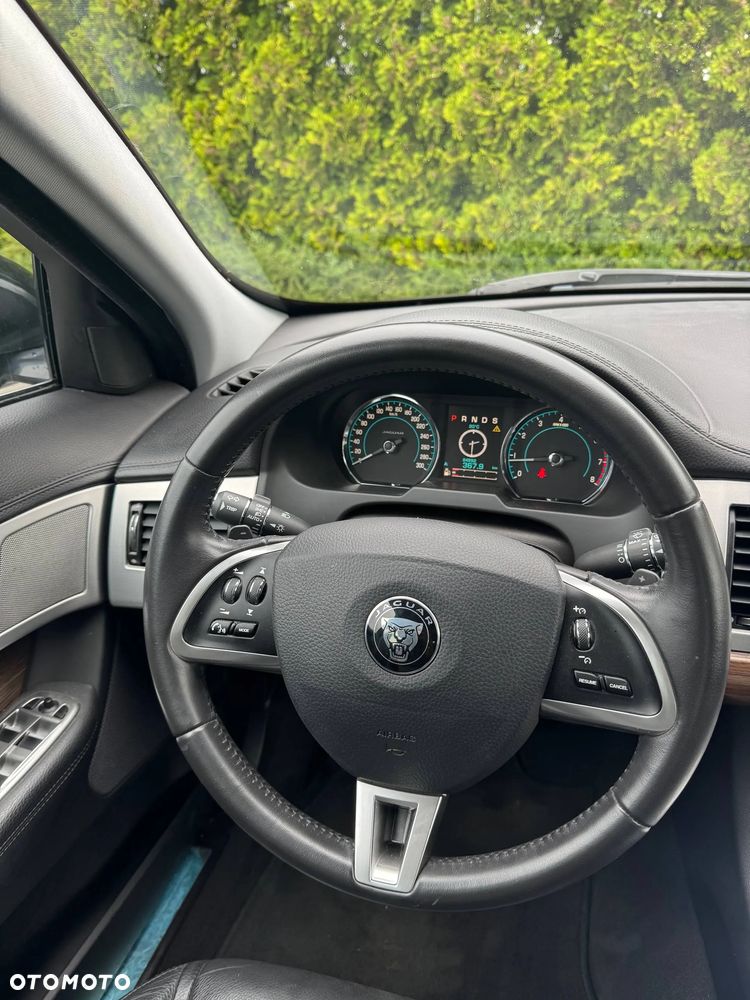 Jaguar XF 2.0 T Luxury - 15