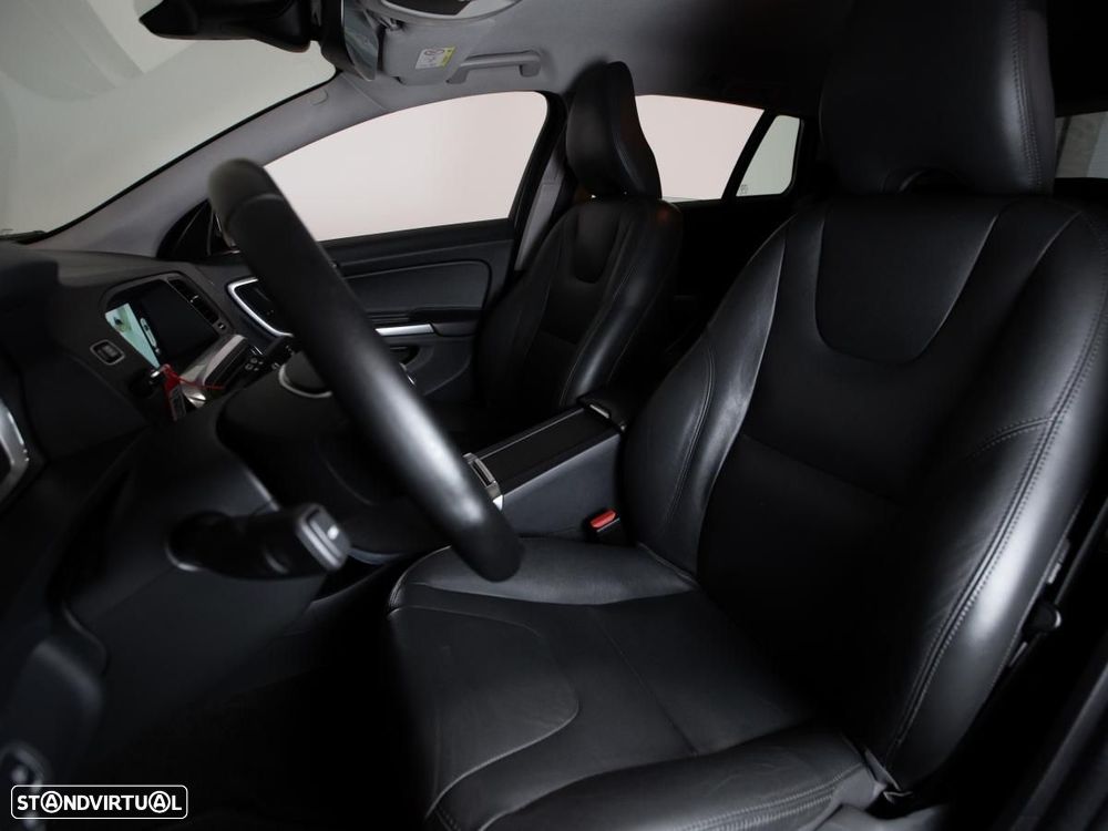 Volvo V60 Cross Country - 8