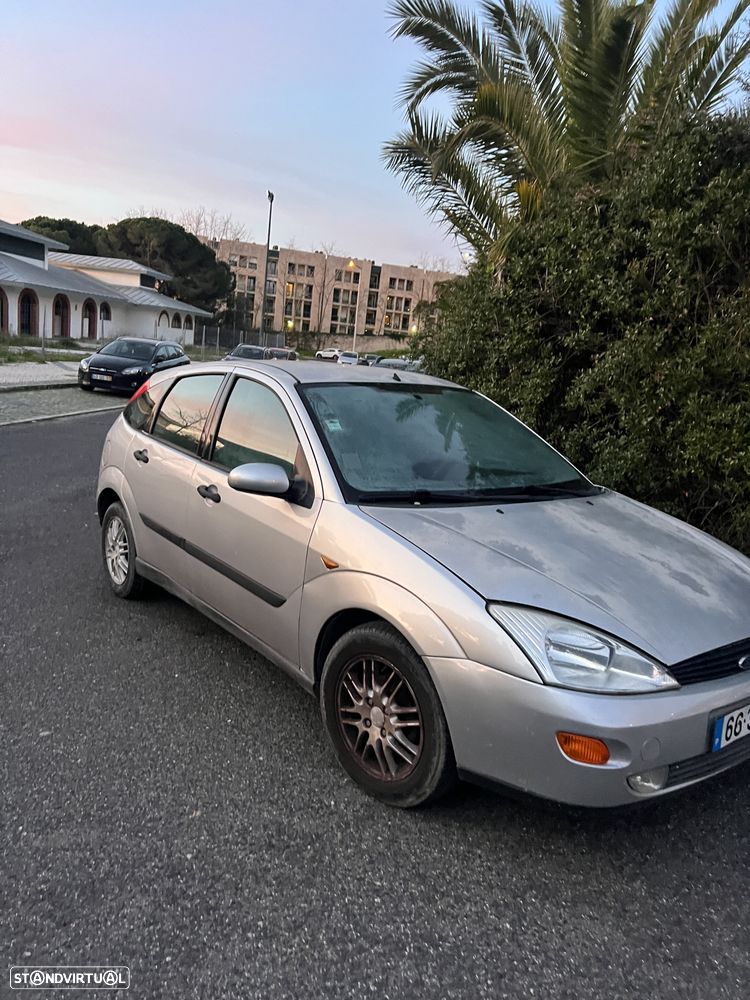 Ford Focus 1.6 Ambiente - 2
