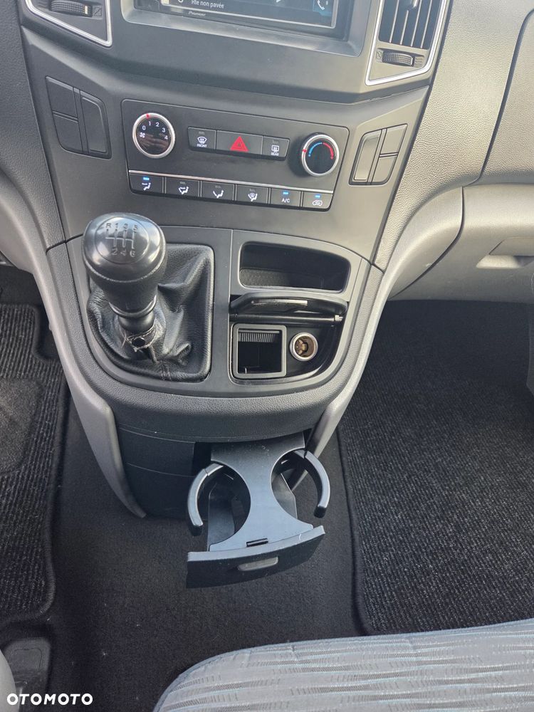Hyundai H-1 Starex - 36