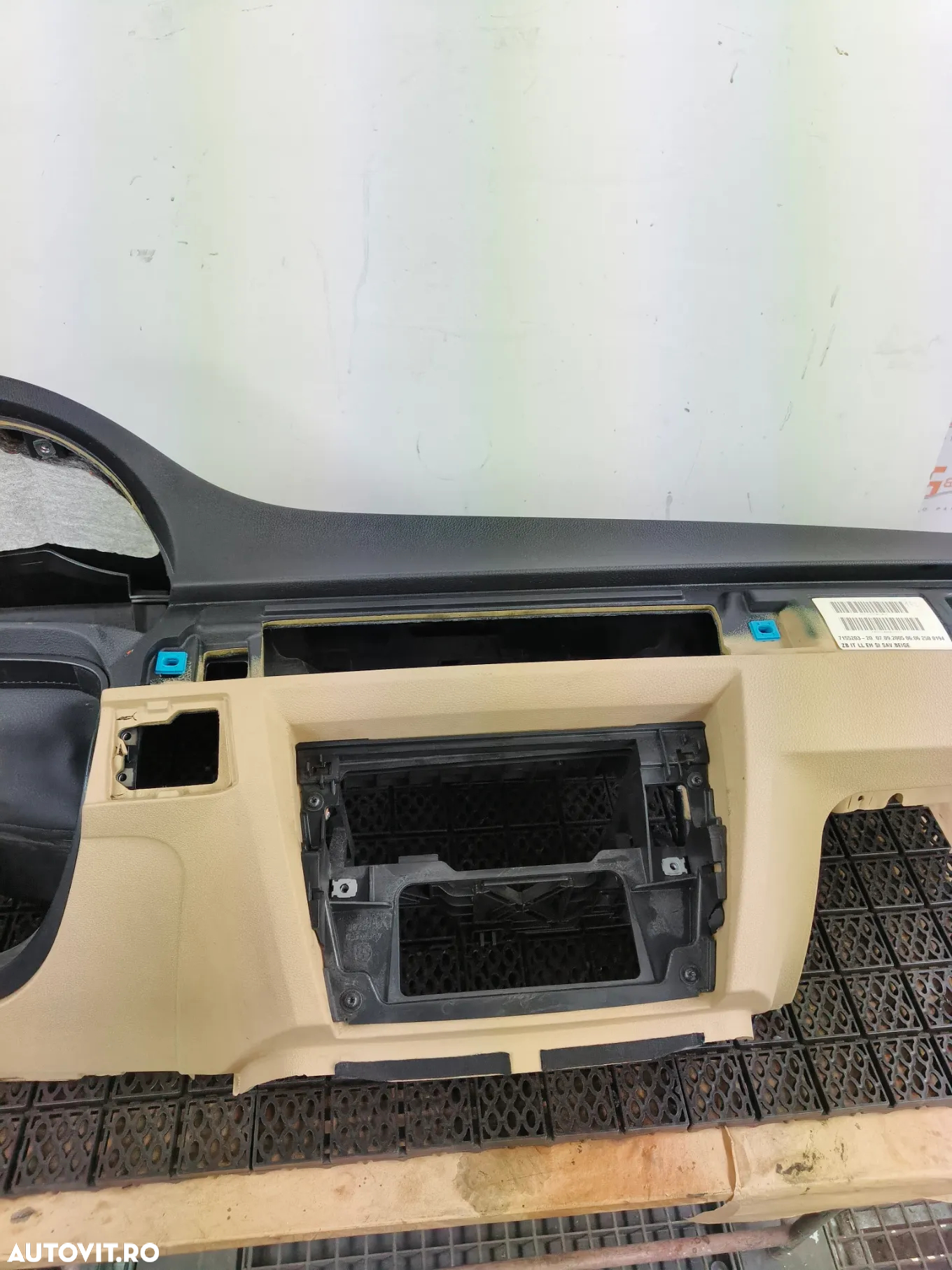 Plansa bord BMW E90/91/92 model fara navigatie cu airbag pasager model cu doua mufe - 9