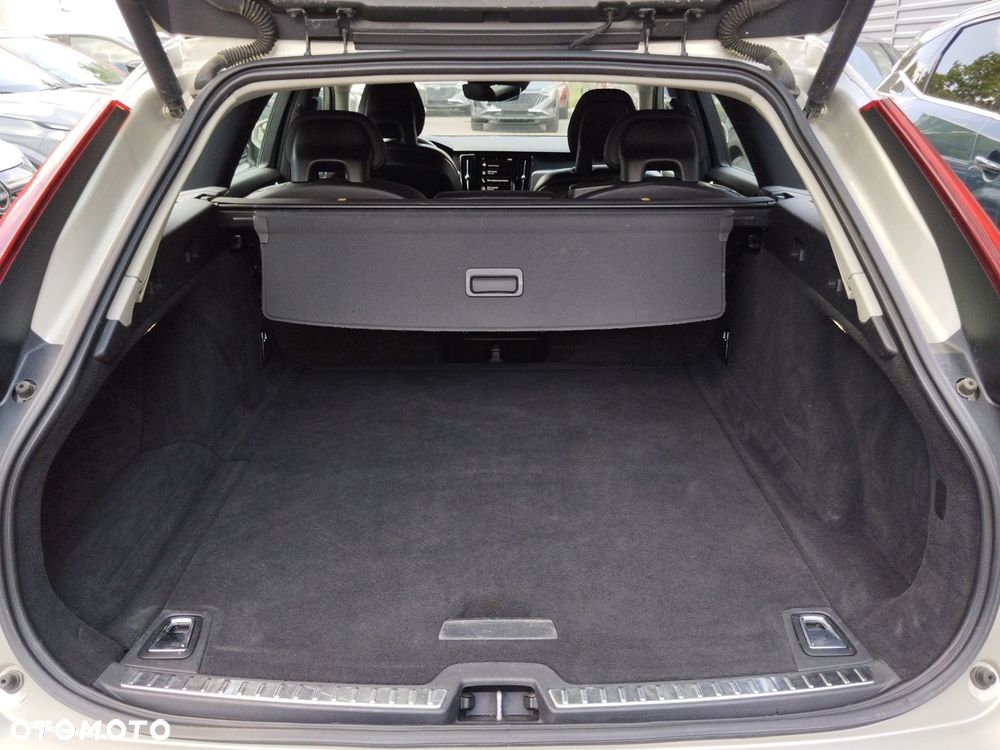 Volvo V90 D5 AWD Momentum - 19